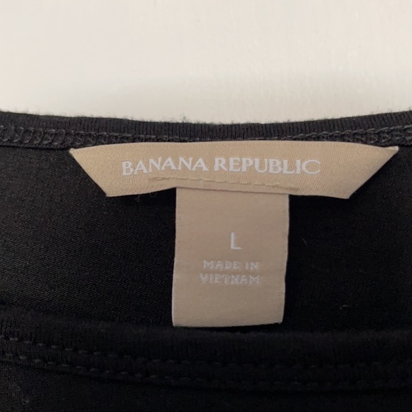 Banana Republic black T-shirt quilted shoulder lg - Picture 3 of 6